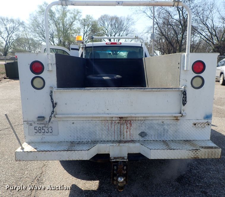 image for item DC3259 2003 Chevrolet Silverado 2500HD  utility bed pickup truck