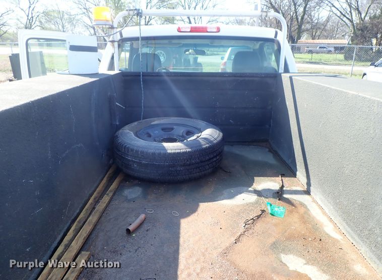 image for item DC3259 2003 Chevrolet Silverado 2500HD  utility bed pickup truck