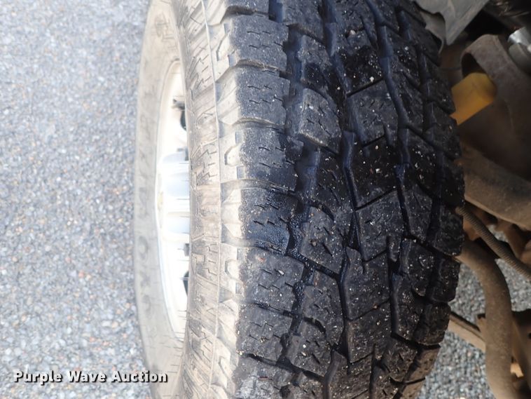 image for item DC3259 2003 Chevrolet Silverado 2500HD  utility bed pickup truck