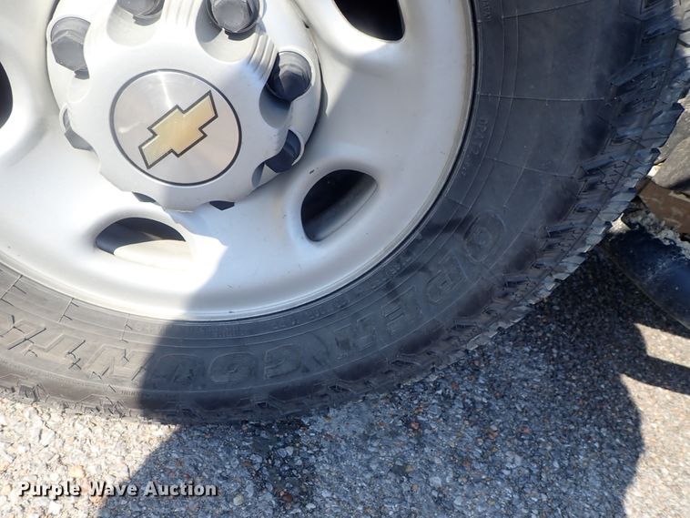 image for item DC3259 2003 Chevrolet Silverado 2500HD  utility bed pickup truck