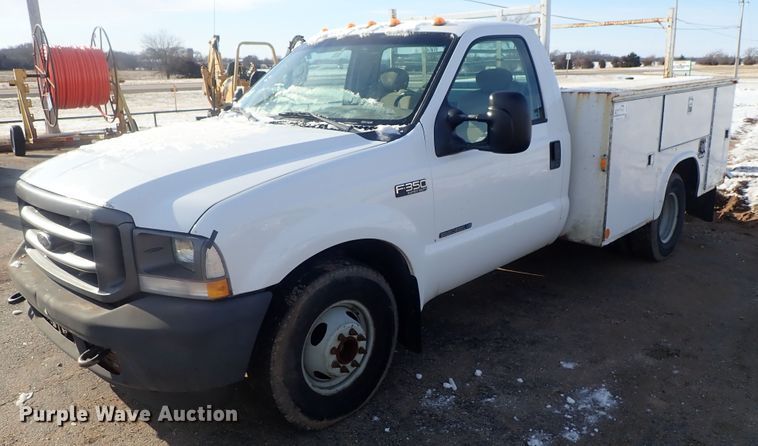 image for item DC3313 2002 Ford F350 Super Duty utility bed pickup truck