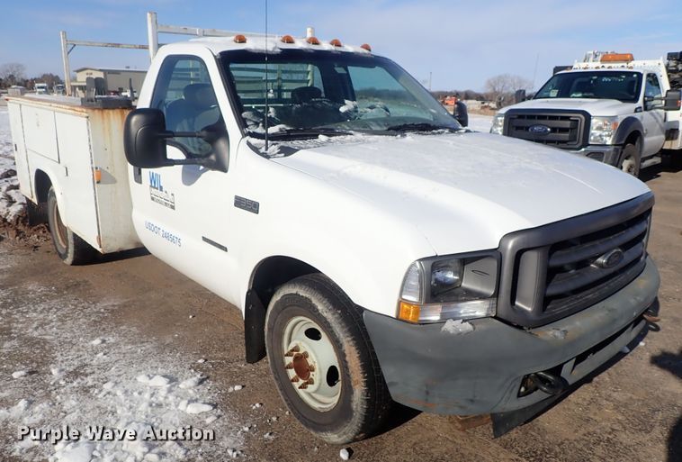 image for item DC3313 2002 Ford F350 Super Duty utility bed pickup truck