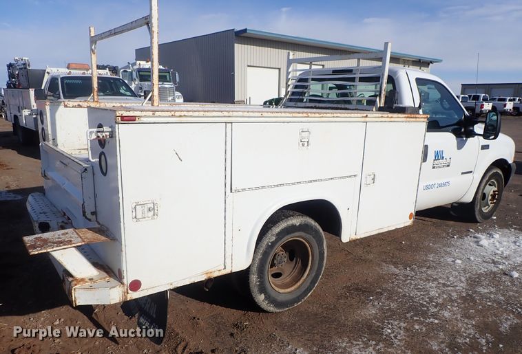 image for item DC3313 2002 Ford F350 Super Duty utility bed pickup truck