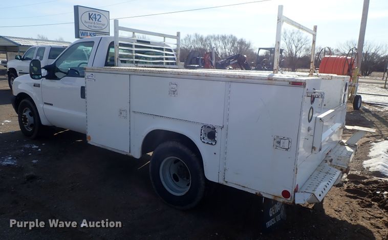 image for item DC3313 2002 Ford F350 Super Duty utility bed pickup truck