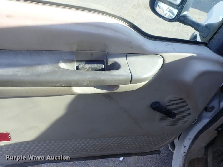 image for item DC3313 2002 Ford F350 Super Duty utility bed pickup truck