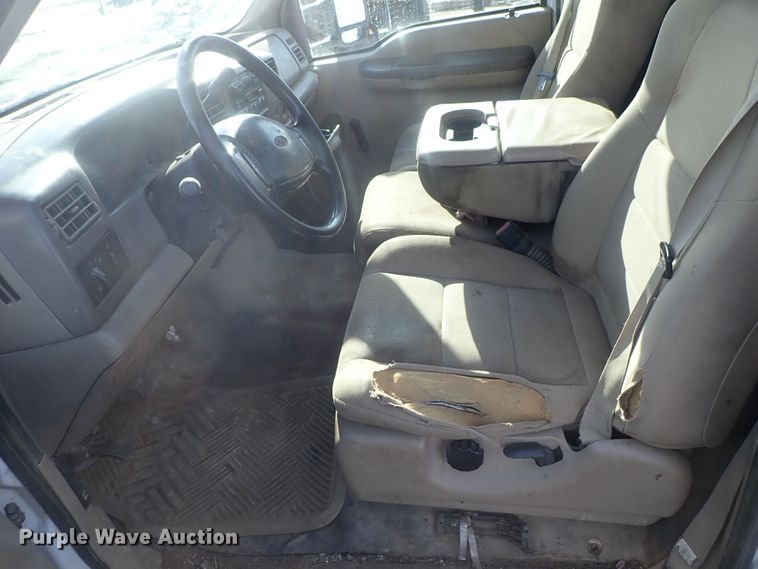 image for item DC3313 2002 Ford F350 Super Duty utility bed pickup truck