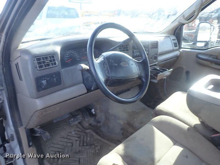 image for item DC3313 2002 Ford F350 Super Duty utility bed pickup truck