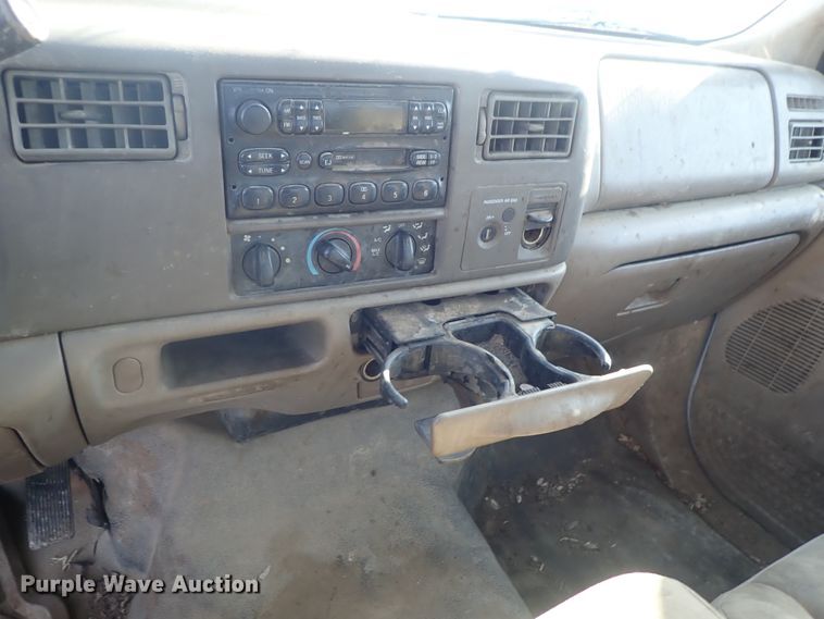 image for item DC3313 2002 Ford F350 Super Duty utility bed pickup truck