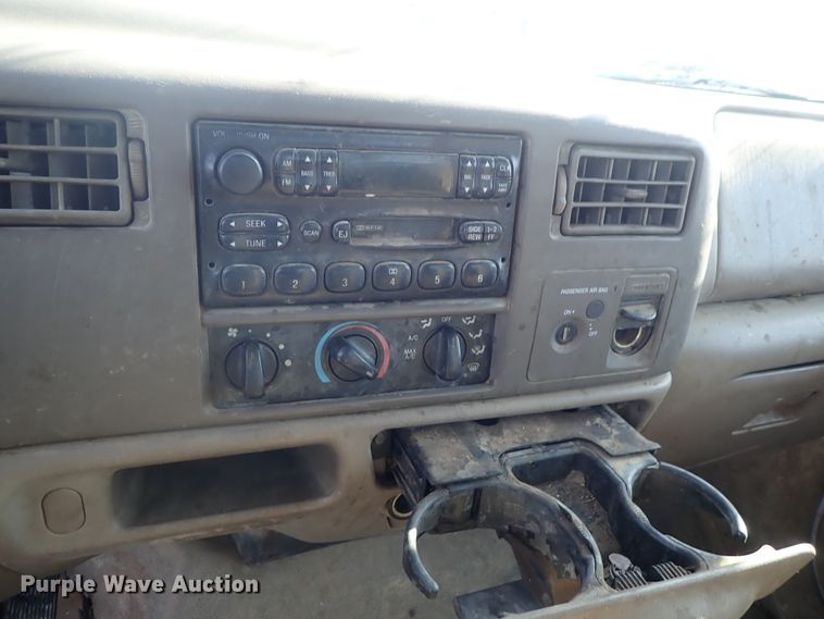 image for item DC3313 2002 Ford F350 Super Duty utility bed pickup truck