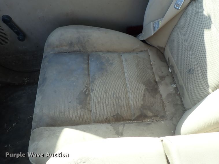 image for item DC3313 2002 Ford F350 Super Duty utility bed pickup truck