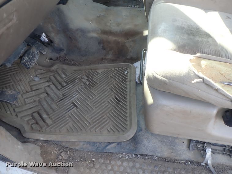 image for item DC3313 2002 Ford F350 Super Duty utility bed pickup truck