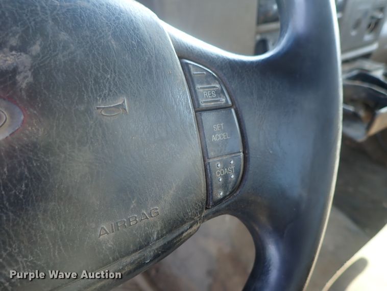 image for item DC3313 2002 Ford F350 Super Duty utility bed pickup truck