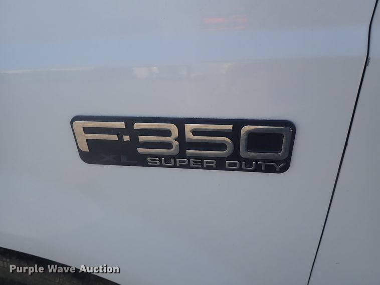 image for item DC3313 2002 Ford F350 Super Duty utility bed pickup truck