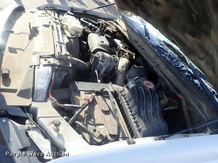 image for item DC3313 2002 Ford F350 Super Duty utility bed pickup truck