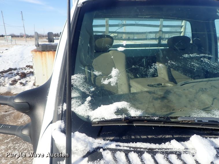 image for item DC3313 2002 Ford F350 Super Duty utility bed pickup truck