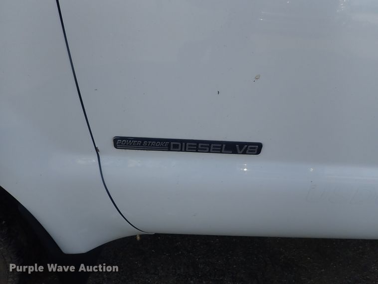 image for item DC3313 2002 Ford F350 Super Duty utility bed pickup truck