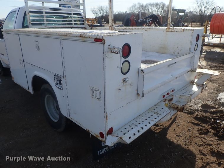 image for item DC3313 2002 Ford F350 Super Duty utility bed pickup truck