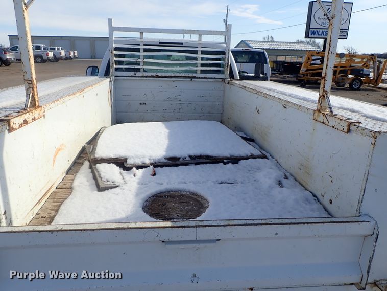 image for item DC3313 2002 Ford F350 Super Duty utility bed pickup truck