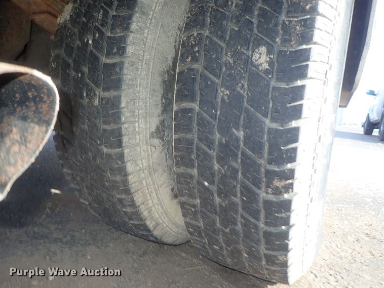 image for item DC3313 2002 Ford F350 Super Duty utility bed pickup truck