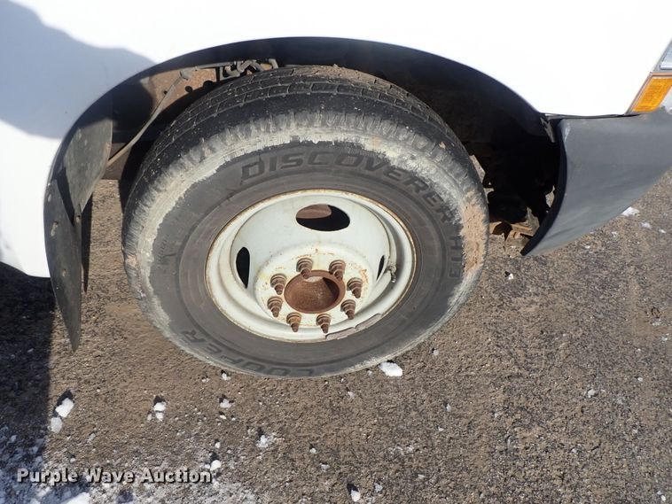 image for item DC3313 2002 Ford F350 Super Duty utility bed pickup truck