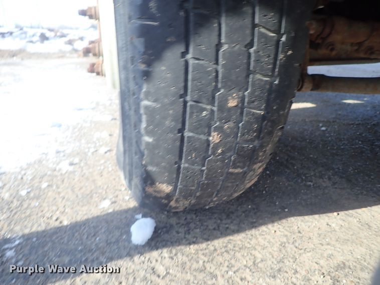 image for item DC3313 2002 Ford F350 Super Duty utility bed pickup truck