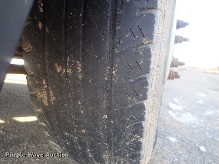 image for item DC3313 2002 Ford F350 Super Duty utility bed pickup truck