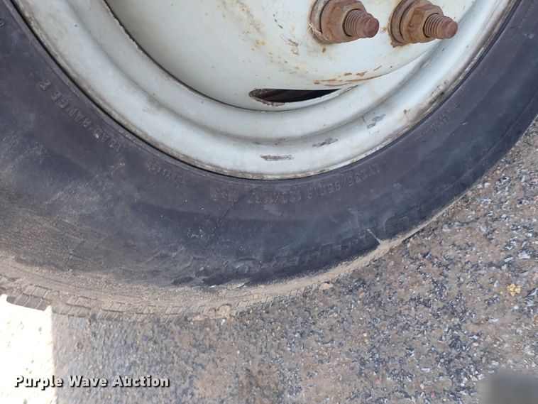 image for item DC3313 2002 Ford F350 Super Duty utility bed pickup truck