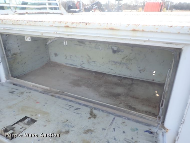 image for item DC3313 2002 Ford F350 Super Duty utility bed pickup truck