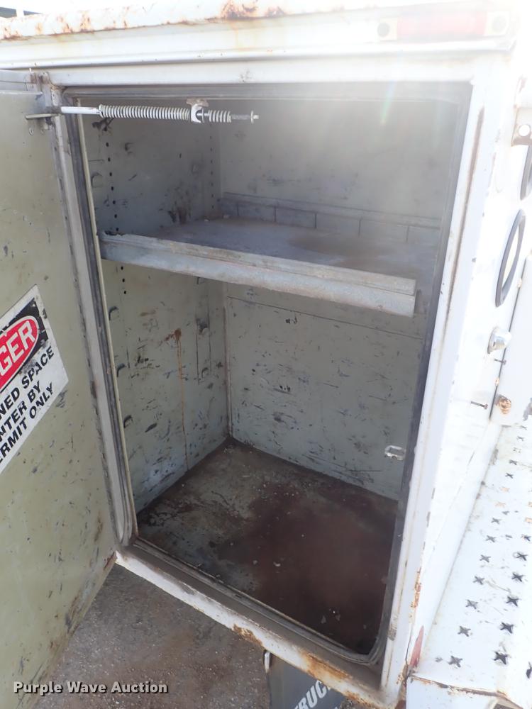 image for item DC3313 2002 Ford F350 Super Duty utility bed pickup truck