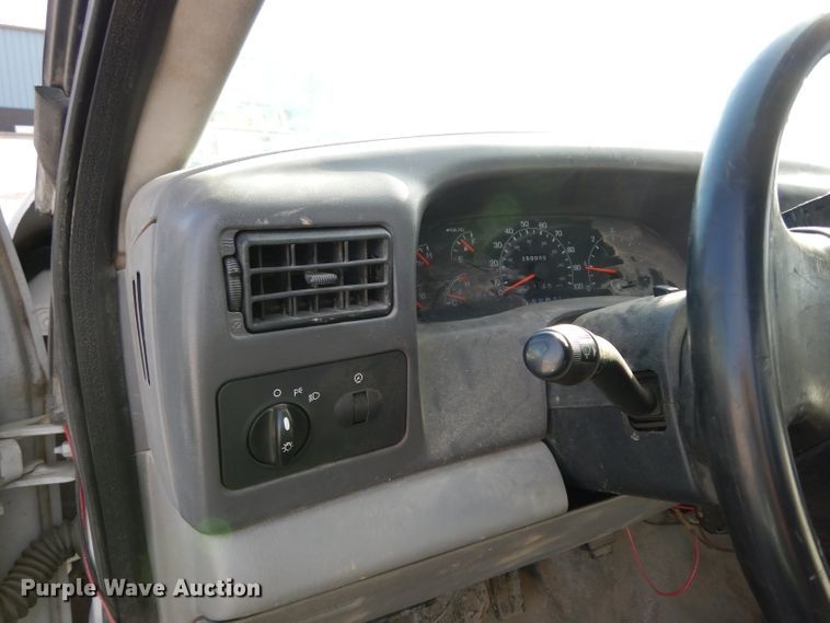 image for item DE4254 2001 Ford F250 Super Duty XL  pickup truck