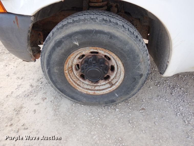 image for item DE4254 2001 Ford F250 Super Duty XL  pickup truck