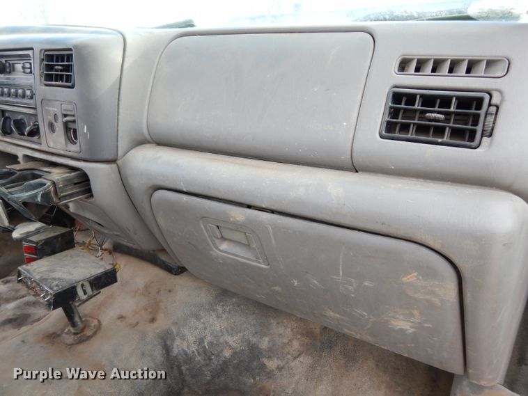 image for item DE4254 2001 Ford F250 Super Duty XL  pickup truck