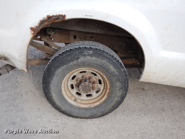 image for item DE4254 2001 Ford F250 Super Duty XL  pickup truck