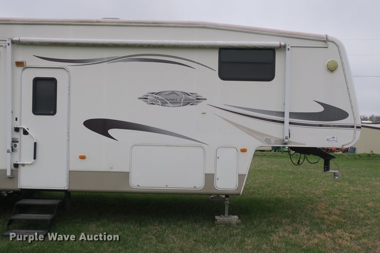 image for item DF5120 2007 Montana Mountaineer 344RET  camper