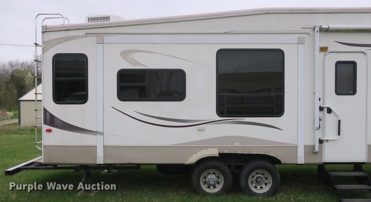 image for item DF5120 2007 Montana Mountaineer 344RET  camper