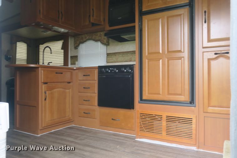 image for item DF5120 2007 Montana Mountaineer 344RET  camper