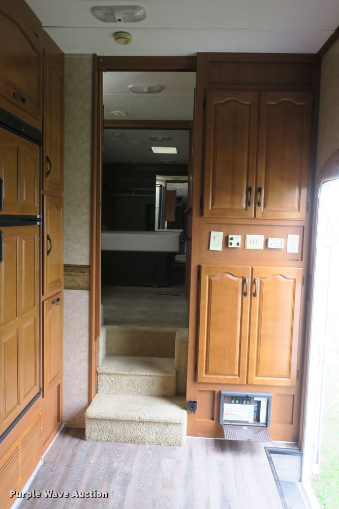 image for item DF5120 2007 Montana Mountaineer 344RET  camper