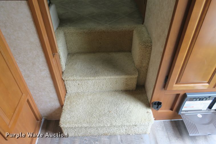 image for item DF5120 2007 Montana Mountaineer 344RET  camper