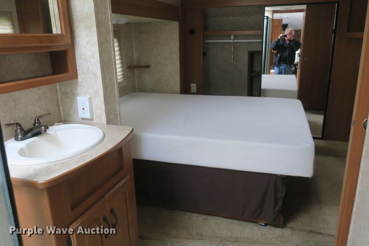 image for item DF5120 2007 Montana Mountaineer 344RET  camper