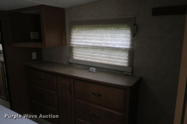 image for item DF5120 2007 Montana Mountaineer 344RET  camper