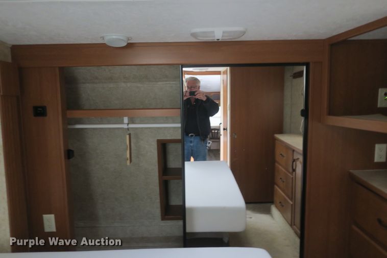 image for item DF5120 2007 Montana Mountaineer 344RET  camper