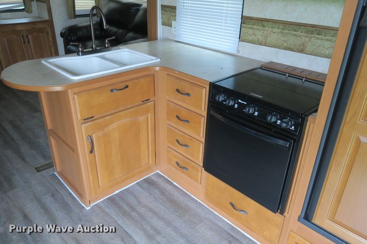 image for item DF5120 2007 Montana Mountaineer 344RET  camper