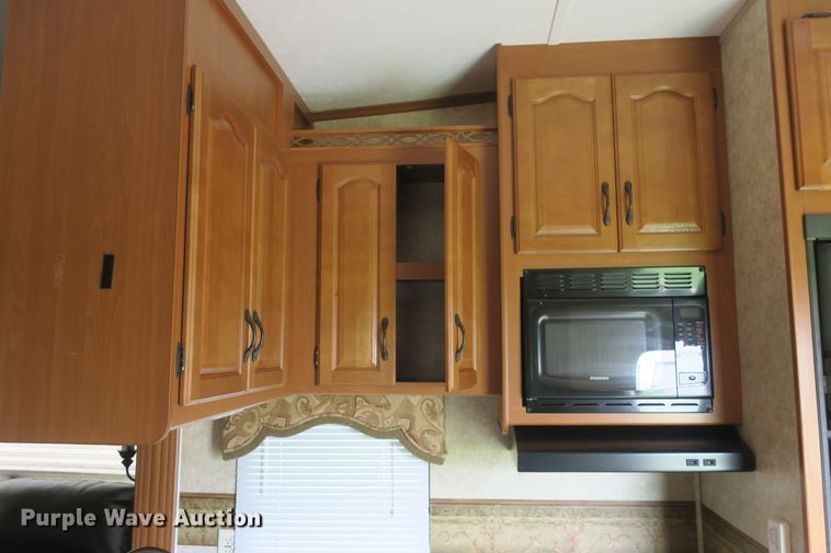 image for item DF5120 2007 Montana Mountaineer 344RET  camper