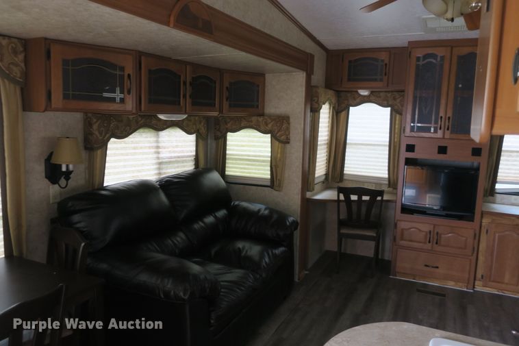 image for item DF5120 2007 Montana Mountaineer 344RET  camper