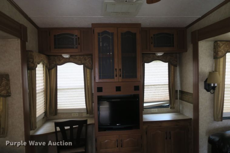 image for item DF5120 2007 Montana Mountaineer 344RET  camper