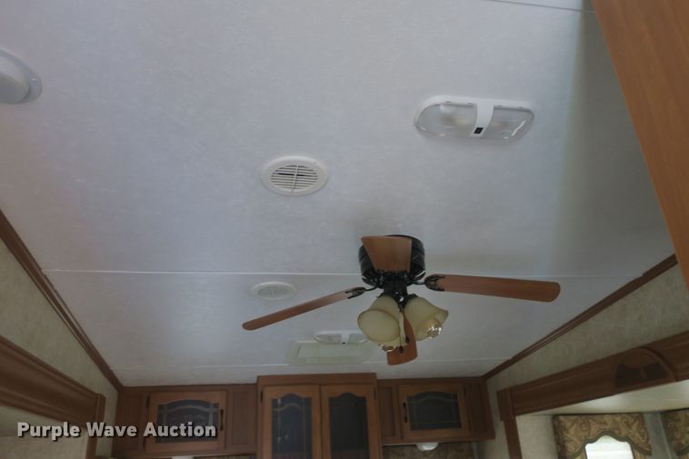 image for item DF5120 2007 Montana Mountaineer 344RET  camper