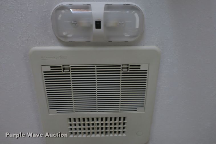 image for item DF5120 2007 Montana Mountaineer 344RET  camper