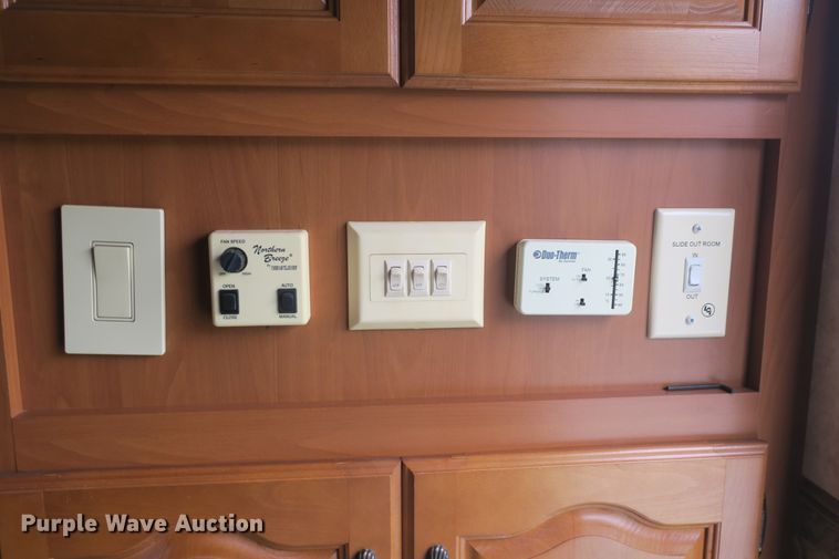 image for item DF5120 2007 Montana Mountaineer 344RET  camper