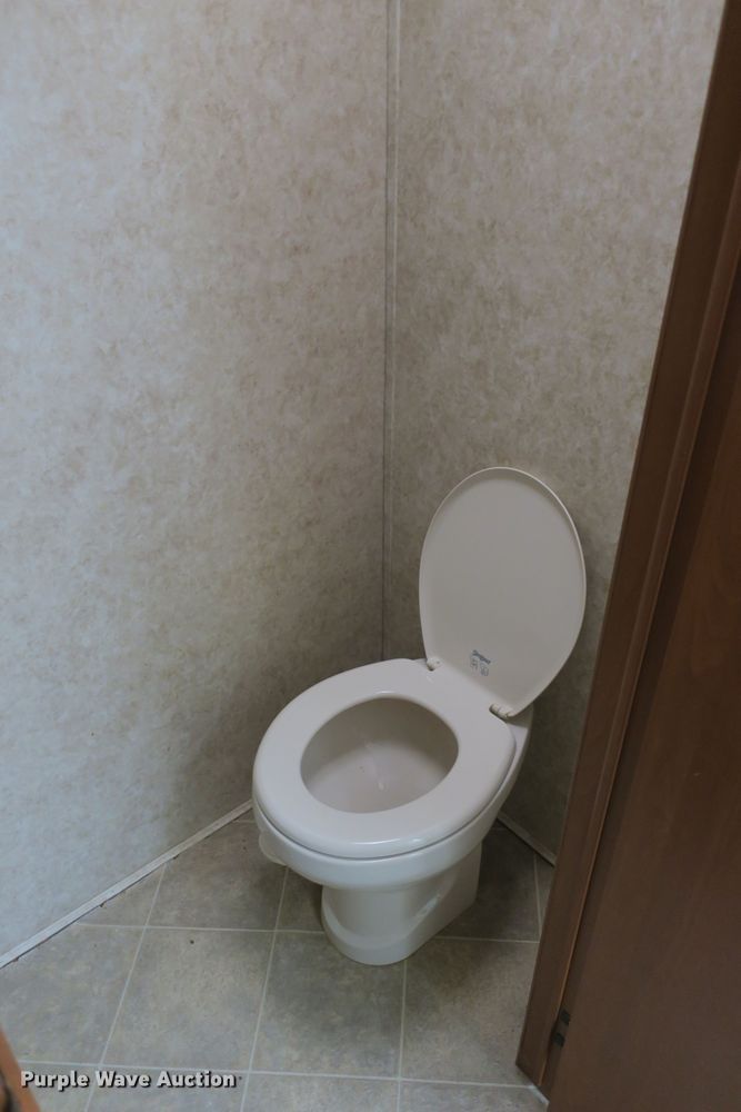 image for item DF5120 2007 Montana Mountaineer 344RET  camper