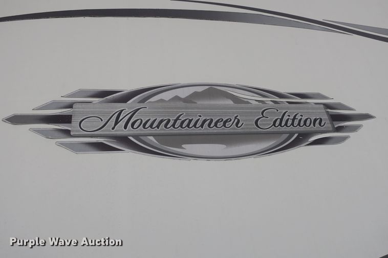 image for item DF5120 2007 Montana Mountaineer 344RET  camper